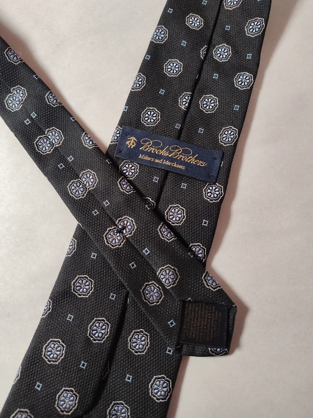 Brooks Brothers Makers And Merchant Black Floral Medallion Men's Silk Tie USA